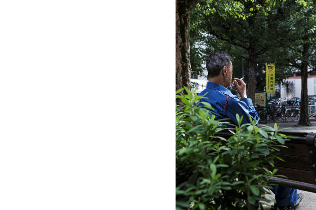 Japanese worker during cigarette pause, Tokyo streets, Tokyo street photography